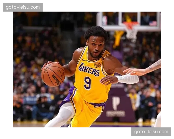 詹姆斯布朗尼同场时湖人进攻效率125.9 净效率+29.6